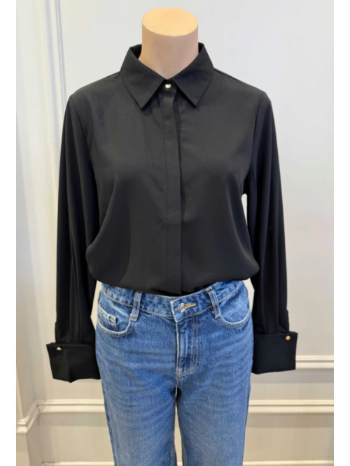Chemise satinée unie à poignets mousquetaire