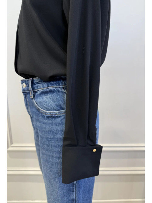 Chemise satinée unie à poignets mousquetaire