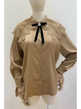 Chemise satinée col large...