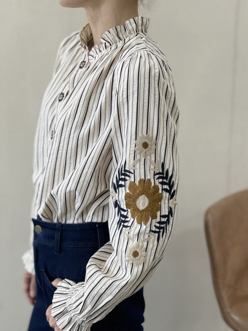 Chemise rayée col froncé manches longues brodées