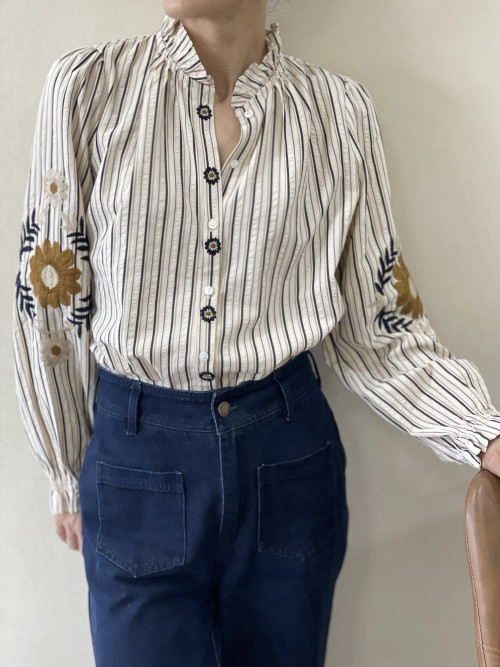 Chemise rayée col froncé manches longues brodées