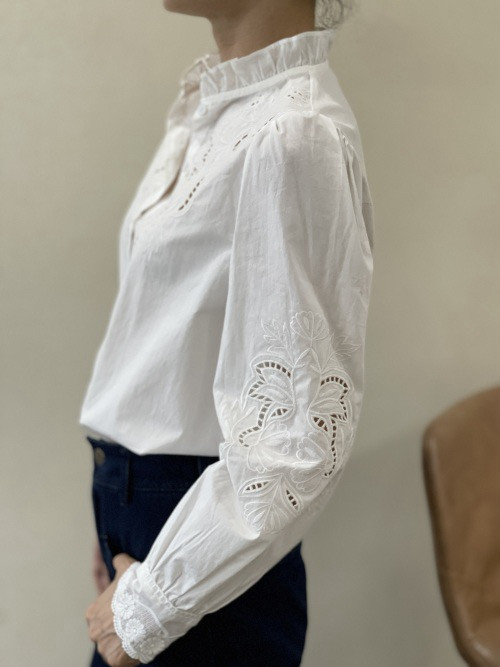 Chemise avec guipure ajourée manches et buste