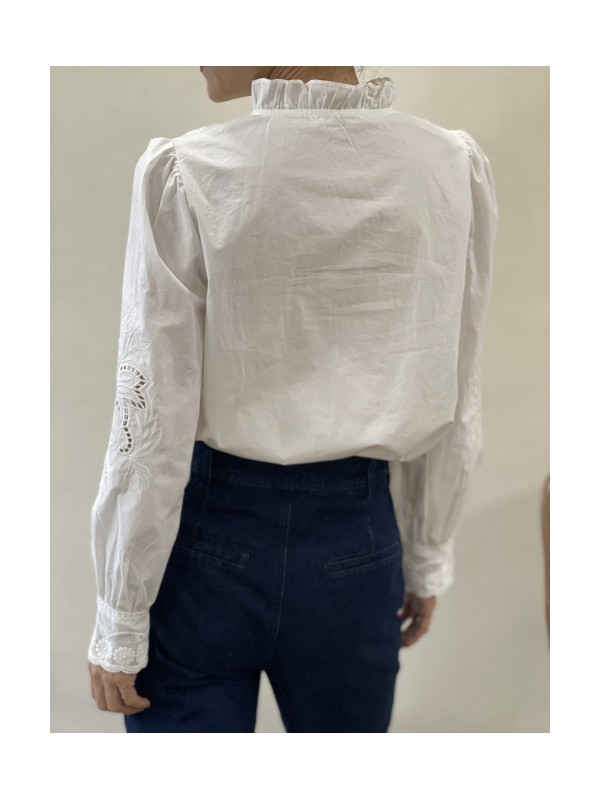 Chemise avec guipure ajourée  manches et buste