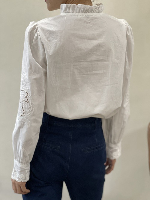 Chemise avec guipure ajourée manches et buste