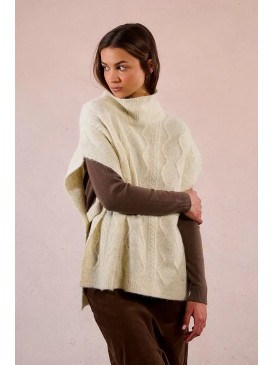 Poncho torsadé col montant...