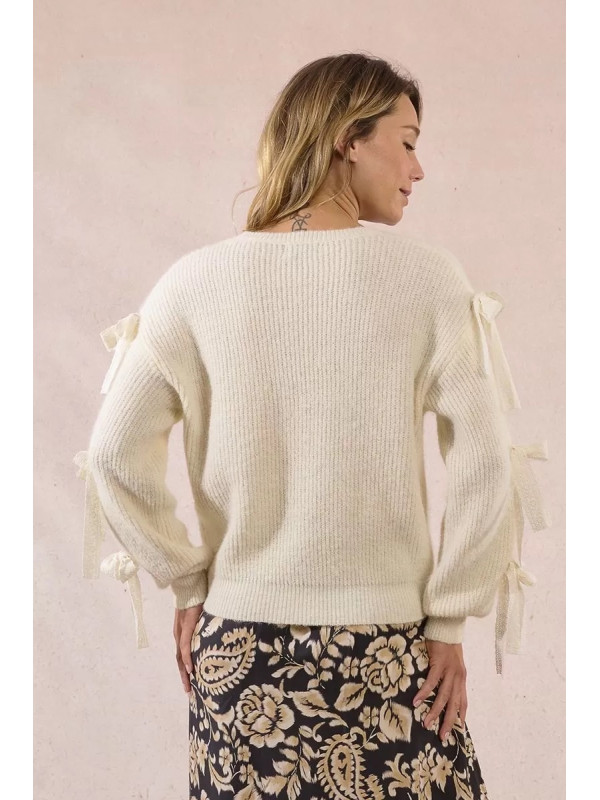 Pull manches longues avec nouettes brodées