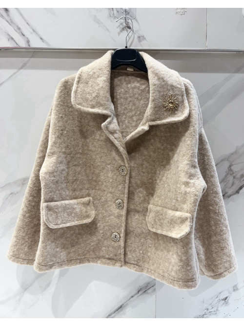 Veste façon laine bouillie broche soleil au col