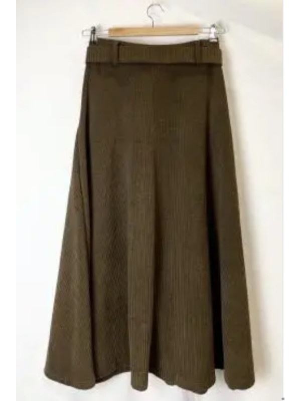 Jupe midi en velours côtelé coupe trapèze avec ceinture