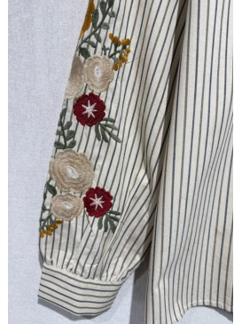 Chemise rayée col frou-frou...