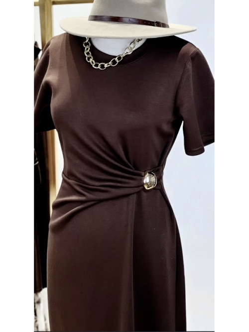 Robe longue drapée à la taille manches courtes