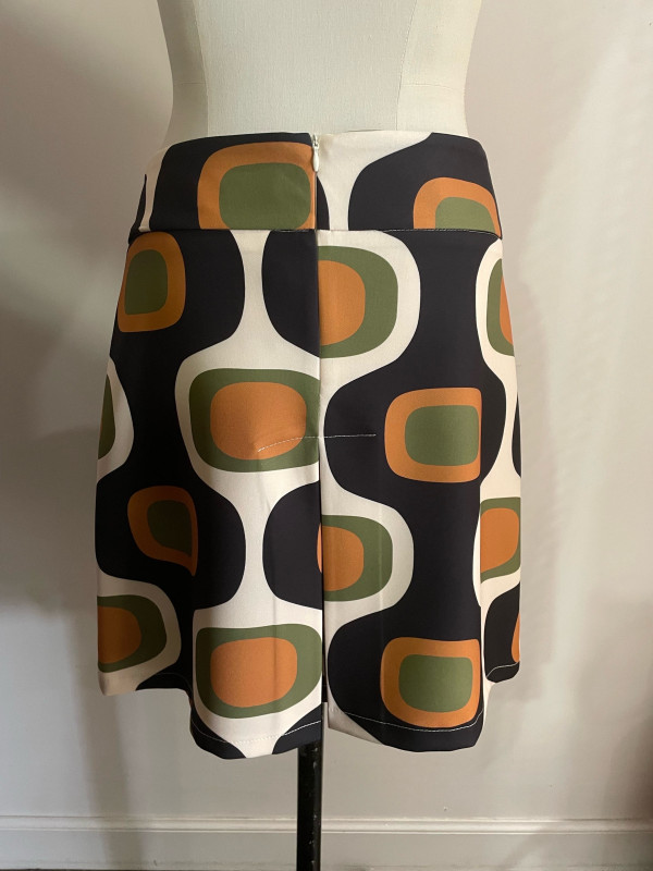 Jupe courte imprimée esprit seventies