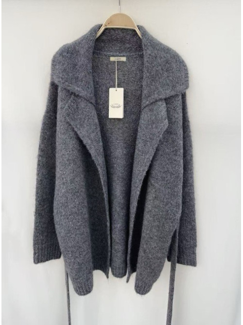 Gilet mi-long en maille avec ceinture et double col