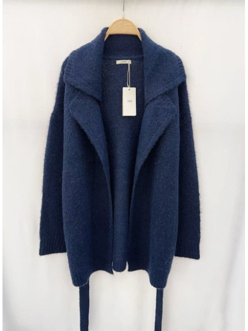 Gilet mi-long en maille avec ceinture et double col