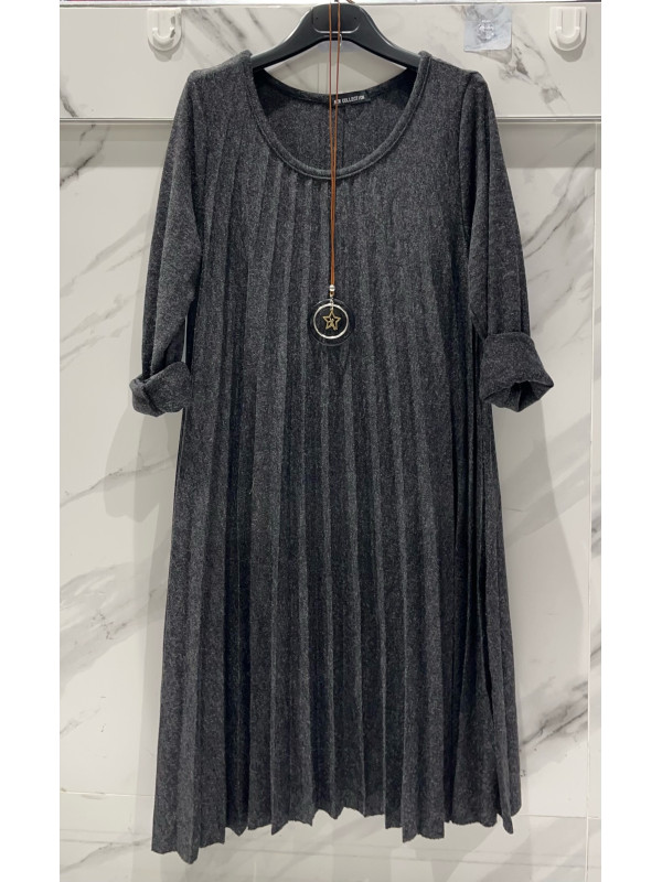 Robe jersey plissé manches longues, longueur midi et collier