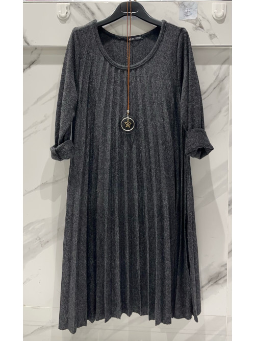Robe jersey plissé manches longues, longueur midi et collier