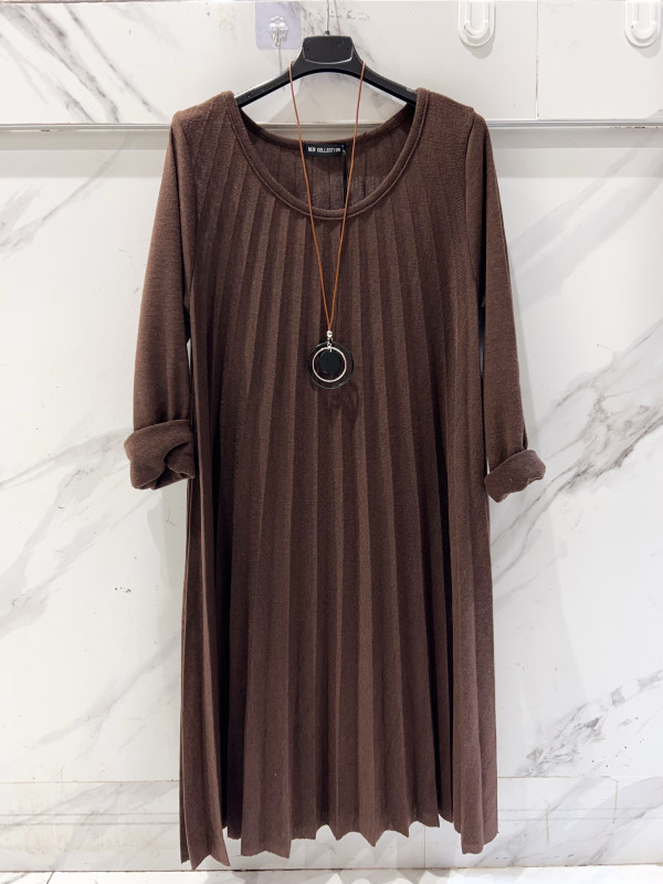Robe jersey plissé manches longues, longueur midi et collier