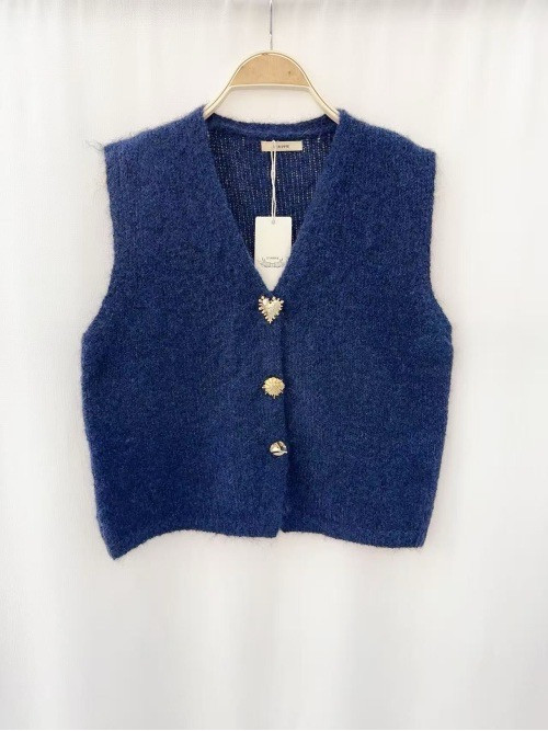 Gilet maille avec 3 boutons bijoux dorés sans manche