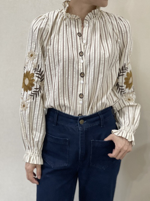 Chemise rayée col froncé manches longues brodées