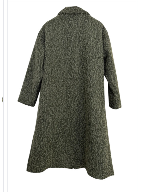 Manteau long droit avec boutons bijoux