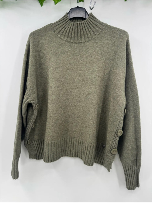 Pull droit col cheminé boutons côtés
