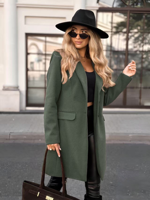 Manteau court cintré et doublé