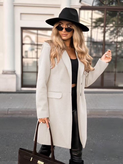 Manteau court cintré et doublé