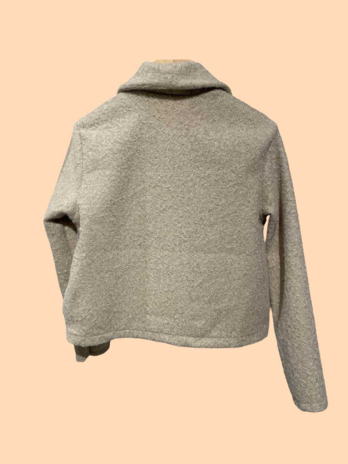 Veste courte façon laine bouillie un bouton bijoux