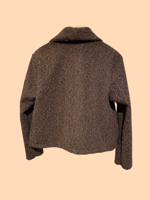 Veste courte façon laine bouillie un bouton bijoux