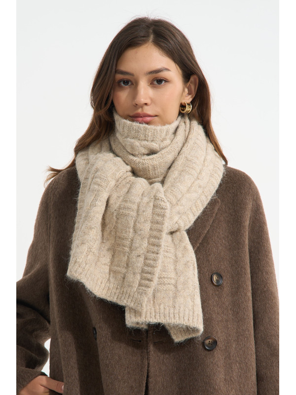 Écharpe tricot à torsades