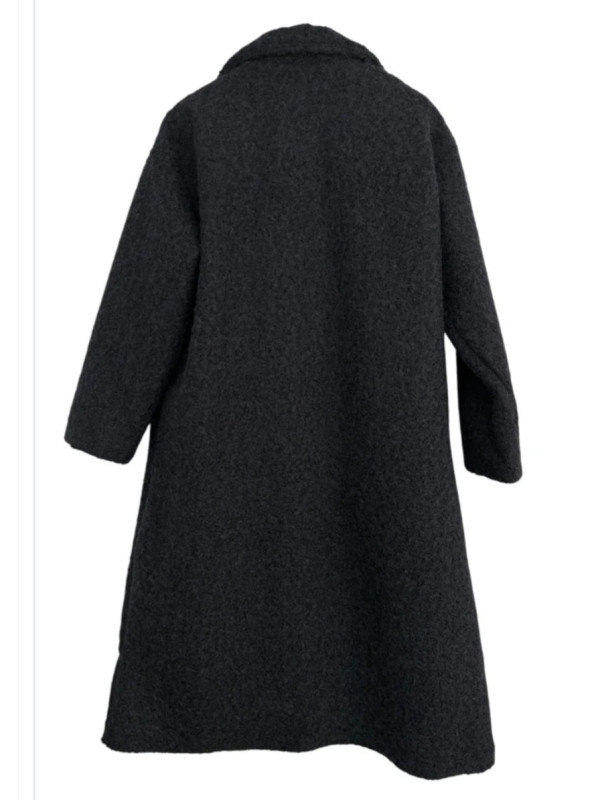 Manteau long droit avec boutons bijoux