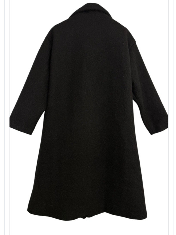 Manteau long droit avec boutons bijoux