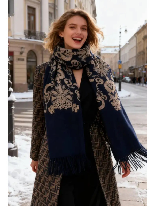 Écharpe douce avec broderies contrastées et franges