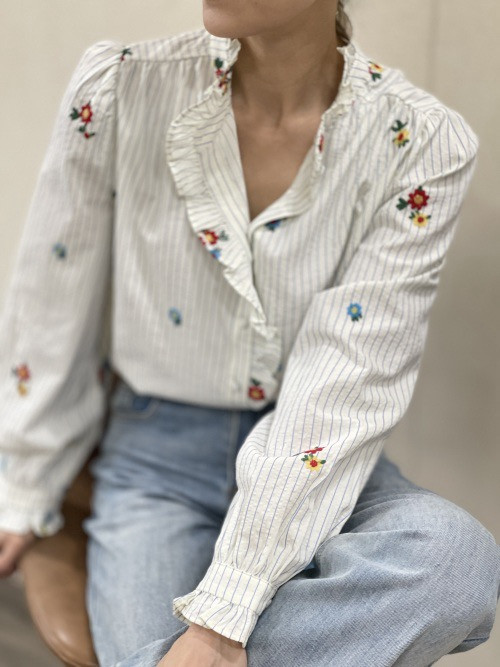 Chemise rayée fleurs brodées col froncé