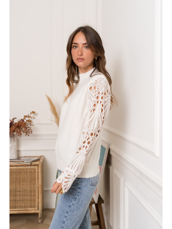 Pull col montant manches longues en guipure