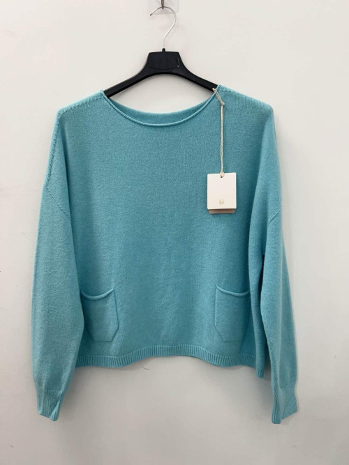 Pull court 2 poches plaquées col rond sans laine.