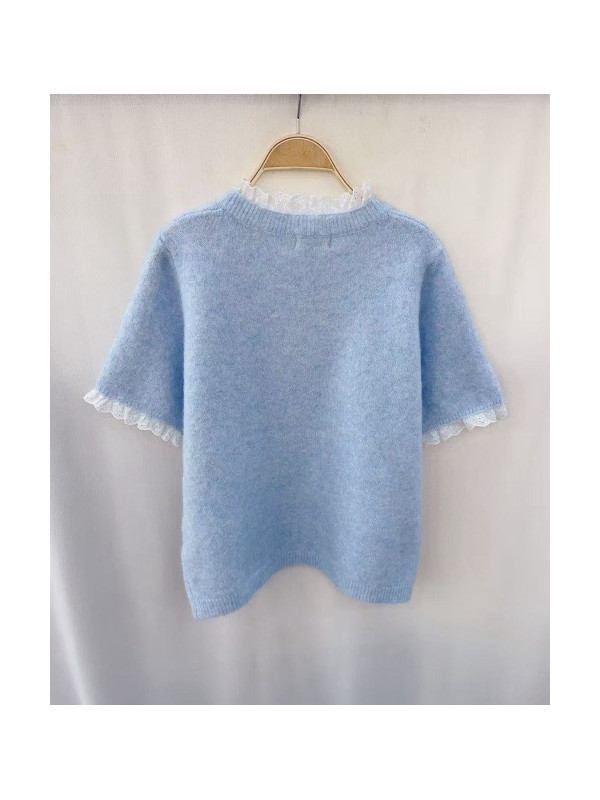 Pull dentelle col, boutonnière et manches courtes