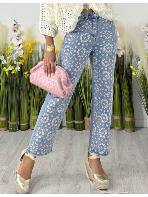 Jean clair flare avec broderies contrastées