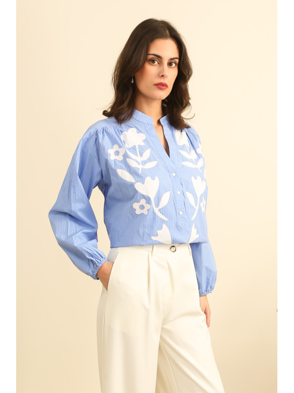 Chemise à carreaux col officier et motif floral