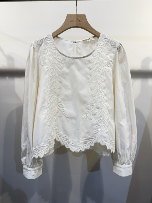 Blouse courte brodée encolure ronde