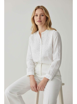 Chemise broderies et...
