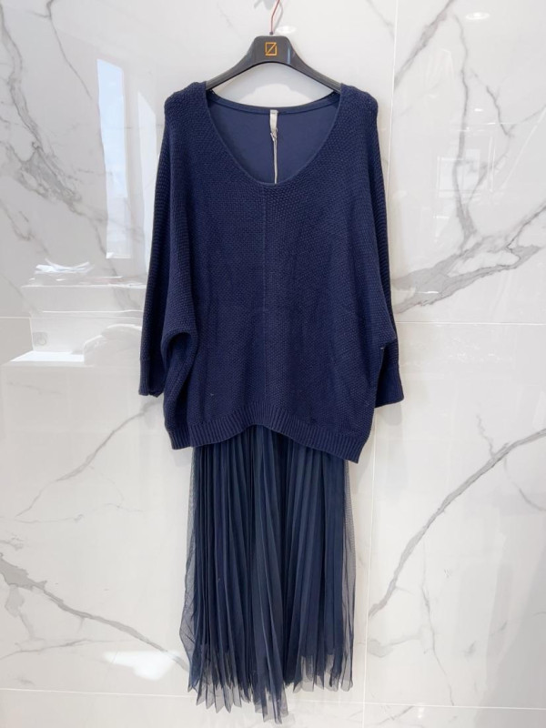 Robe longue doublée en tulle plissé et pull