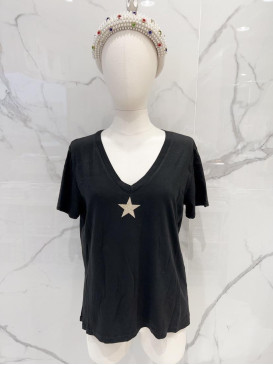 T-shirt étoile dorée col V...