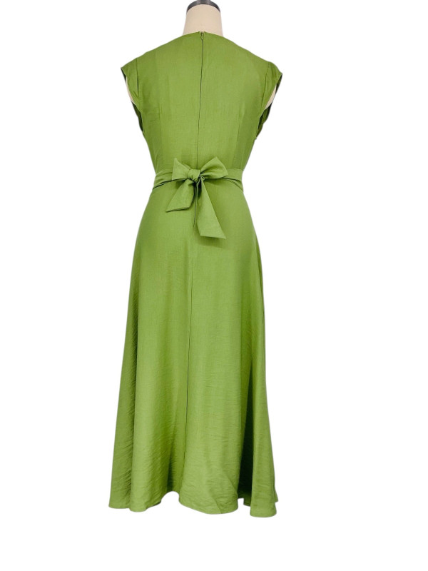 Robe longue unie encolure V sans manche
