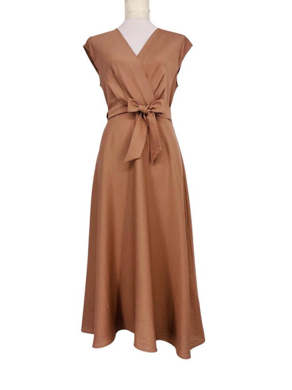 Robe longue unie encolure V sans manche