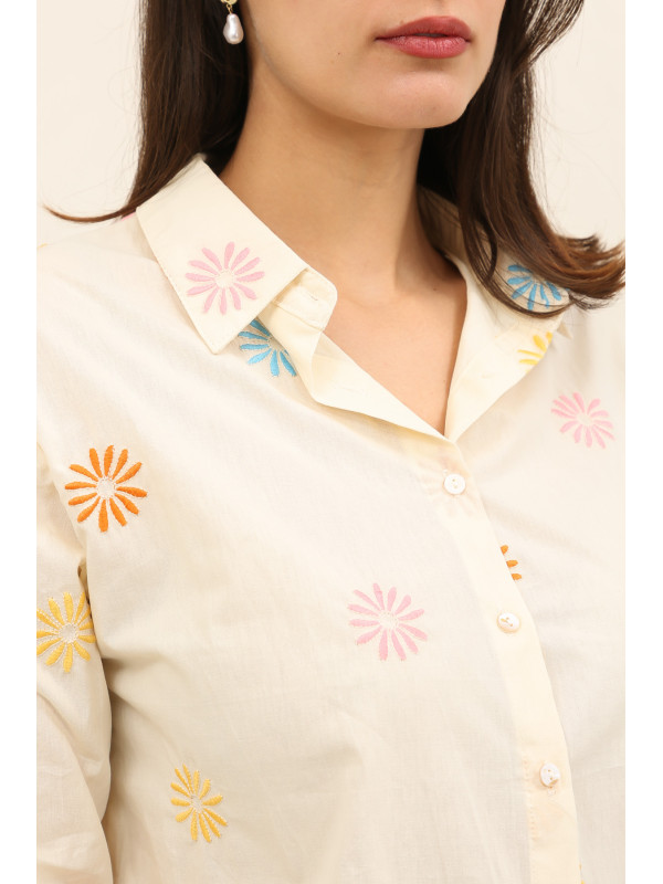 Chemise coton avec fleurs brodées multicolores