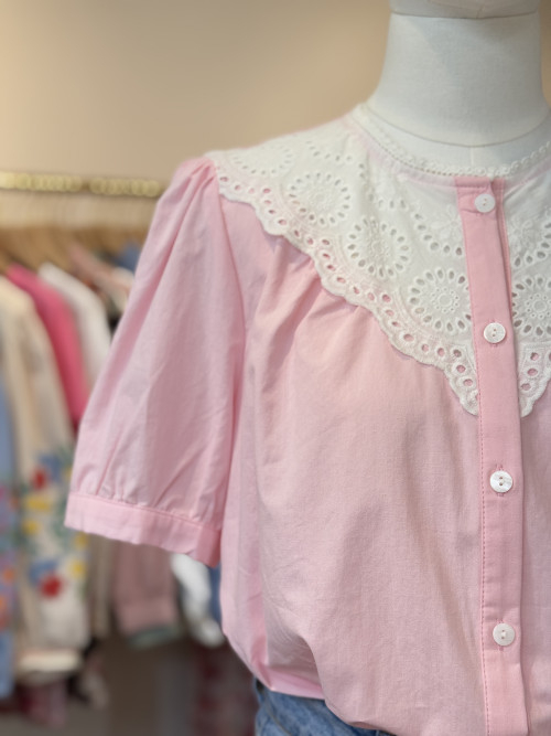 Chemise manches courtes plastron brodé