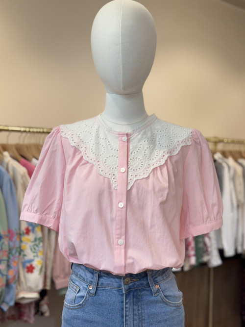Chemise manches courtes plastron brodé
