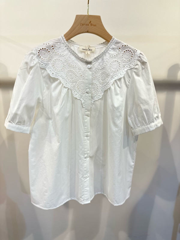 Chemise manches courtes plastron brodé