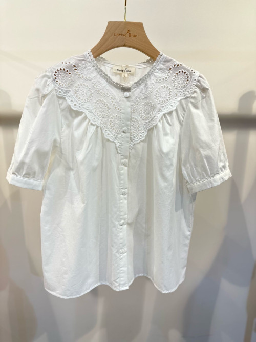 Chemise manches courtes plastron brodé