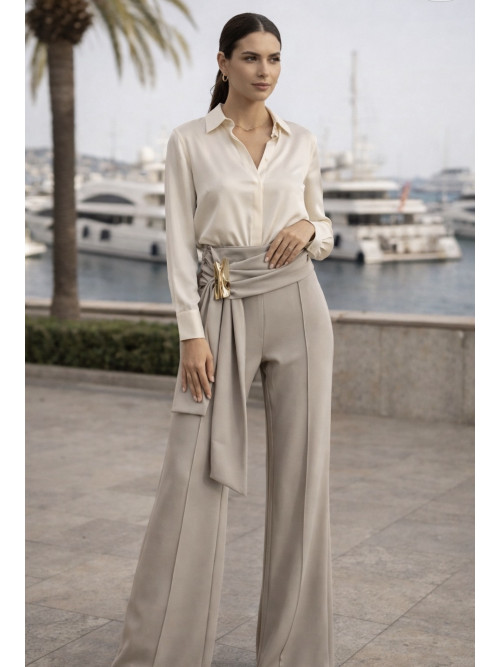 Pantalon large avec pince bijoux à la ceinture